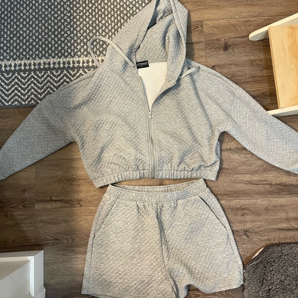 NEW Kittenish Cropped Sweatshirt Set